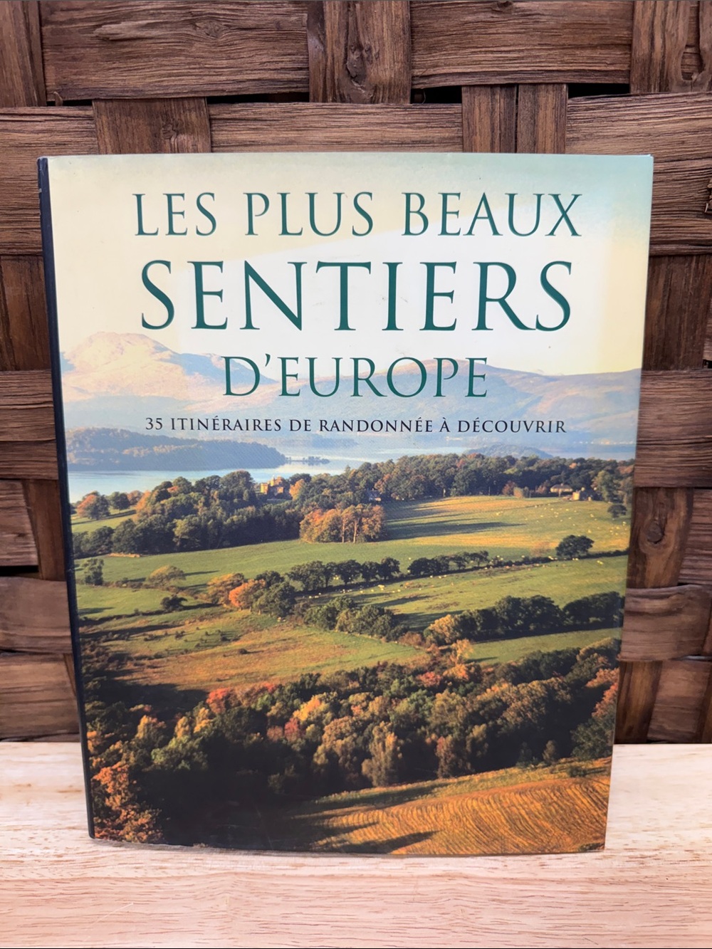 Les Plus Beaux Sentiers d'Europe Coffee Table Book - Green Landscape Cover